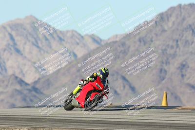 media/Dec-01-2025-Moto Forza (Mon) [[2daa91e15f]]/3-Beginner Group/Session 4 Turn 9/